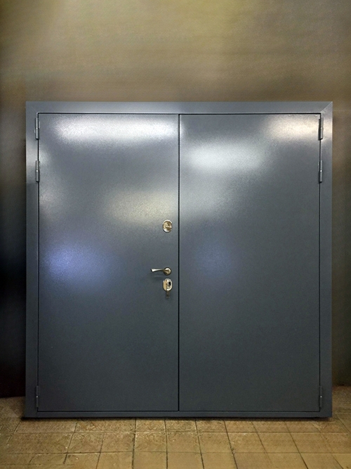 Двустворчатые металлические ворота