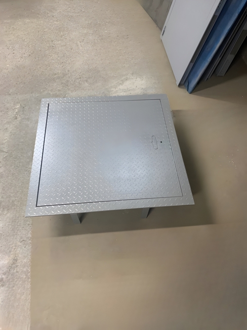 Люк из рельефной стали Люк из рельефной стали